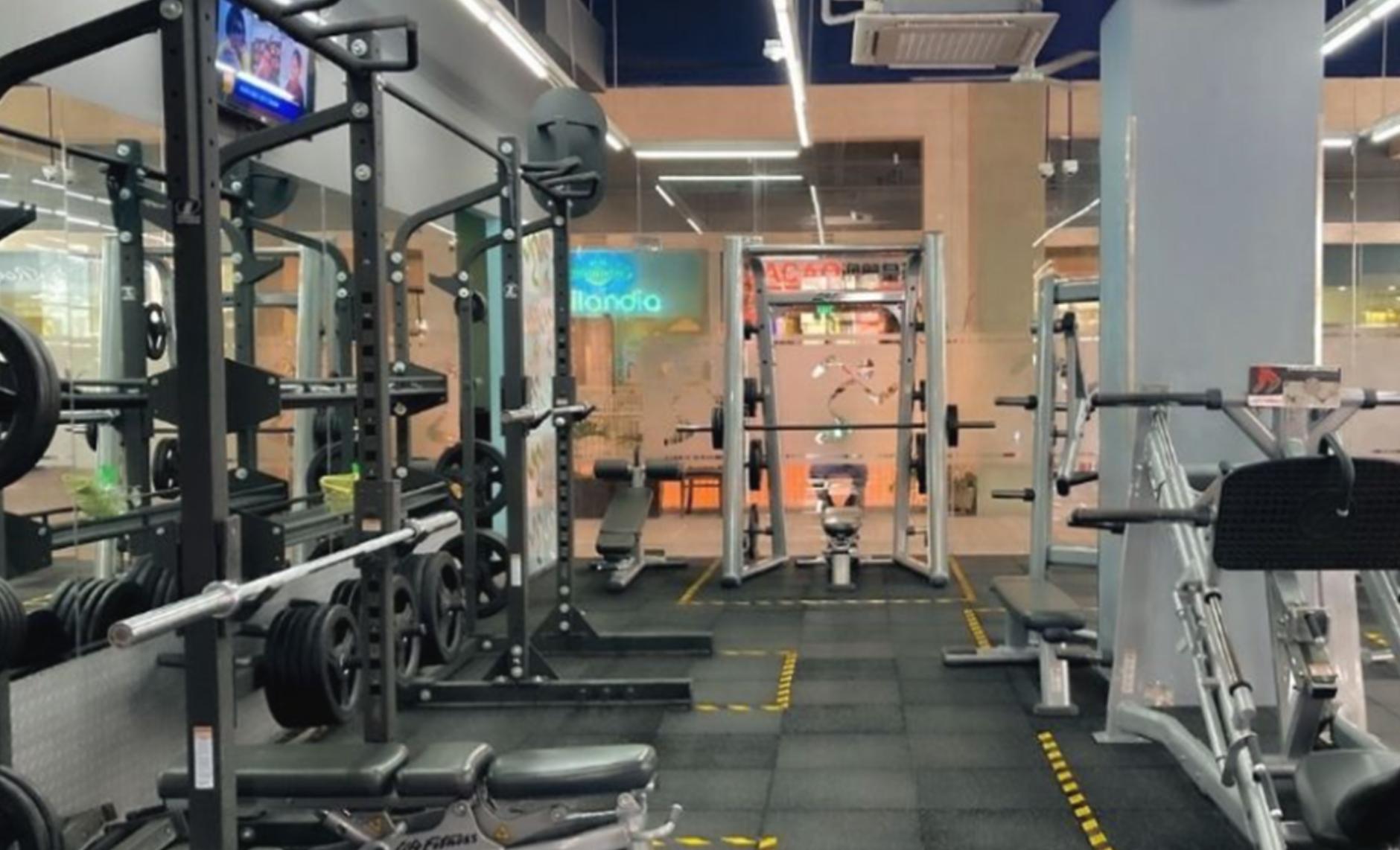 Difunden video de pelea en gimnasio; arrancan a mordidas el dedo de una mujer